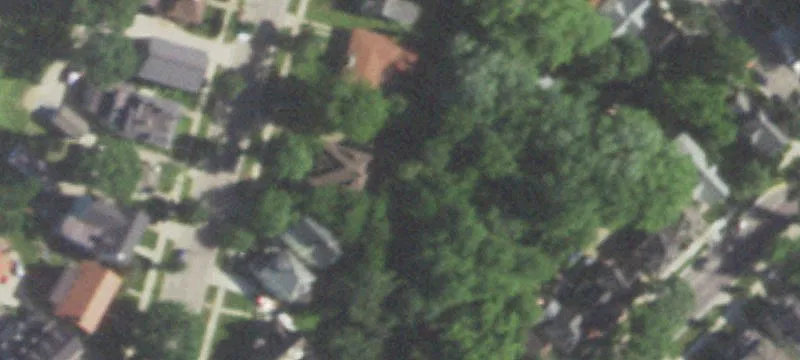 Restaurant Building Near Maple Bluff