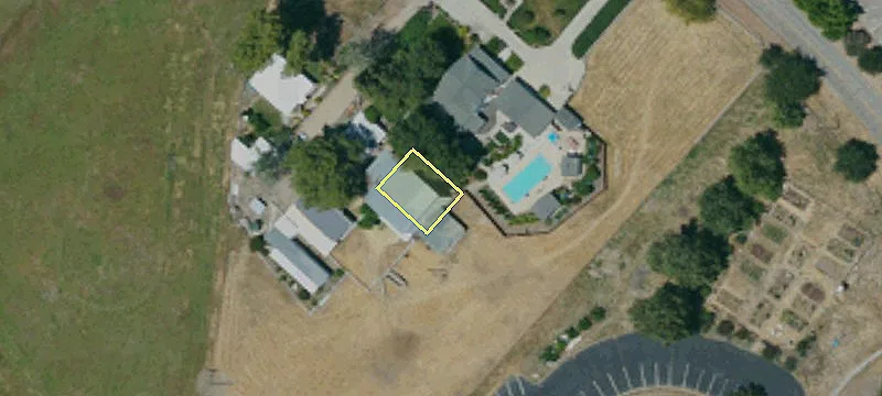 Commercial Land in Growing Area
