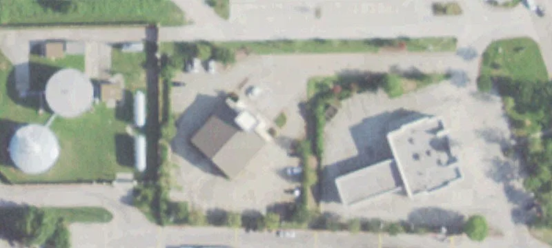 Second-Generation Bank Building For Lease
