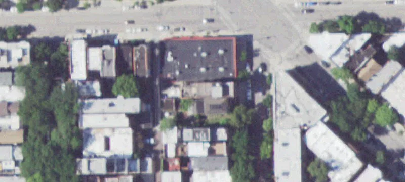 Renovated Mixed-Use Building in Lincoln Park