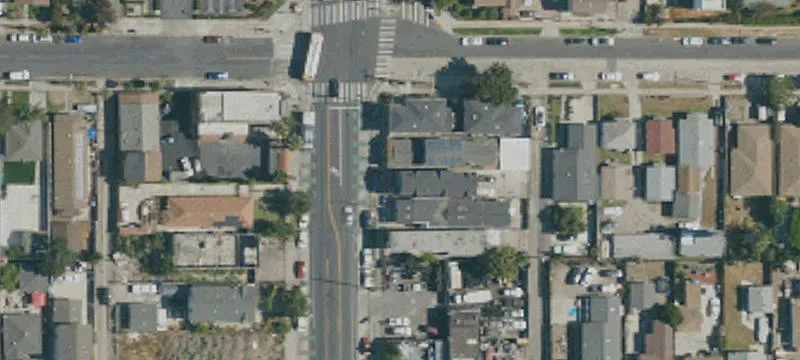 Two-Story Duplex Near Key Destinations