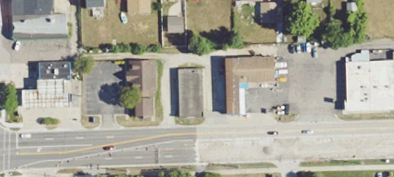 Versatile Building in Lakes Area