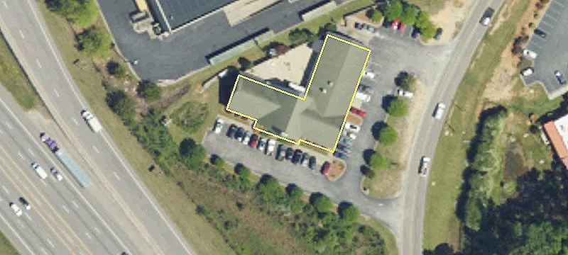 Mixed-Use Building on Large Lot