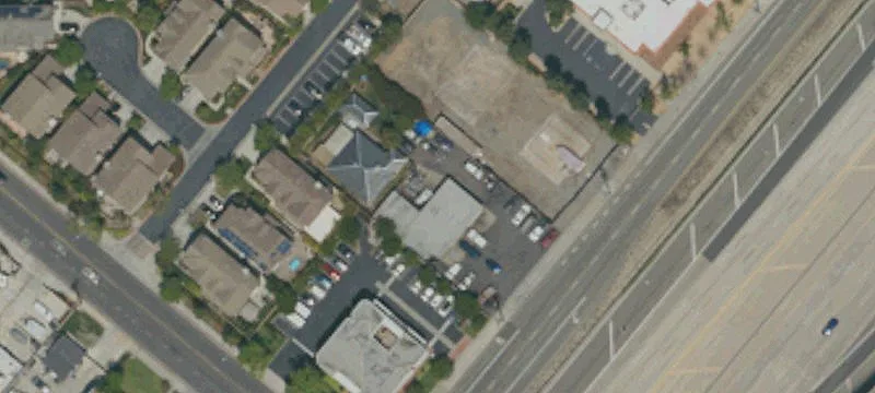 Freestanding Retail Building in Costa Mesa