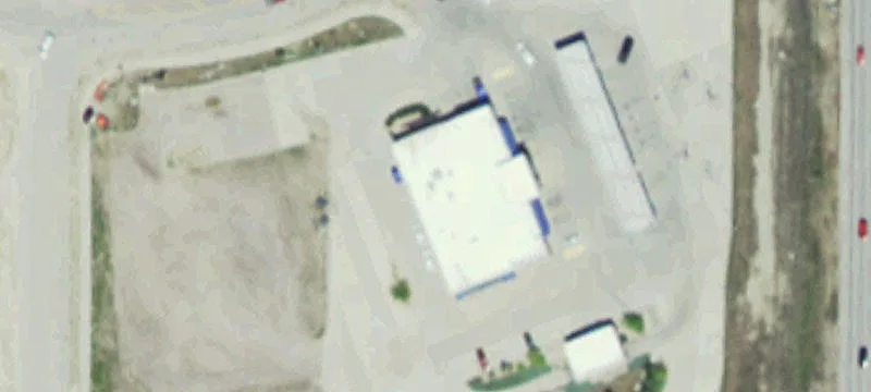 High-Traffic Endcap Space with Drive-Through
