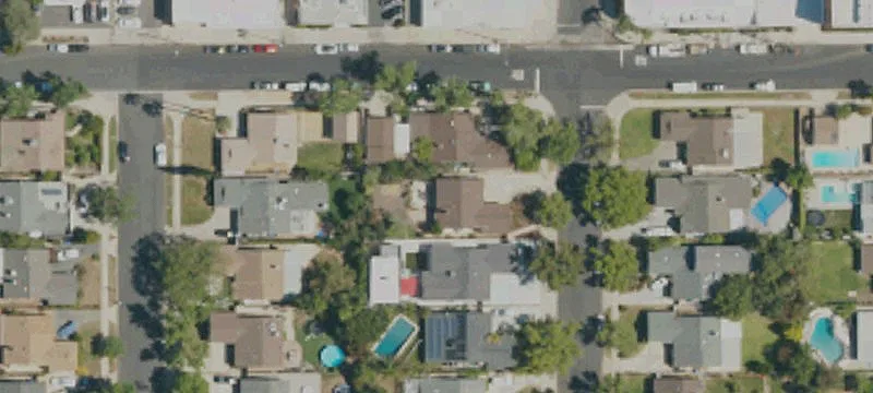Oxnard Street Retail Spaces