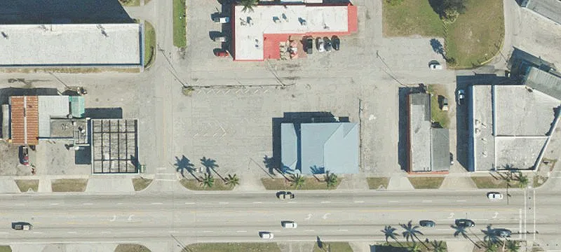 Restaurant Building & Parking Lot