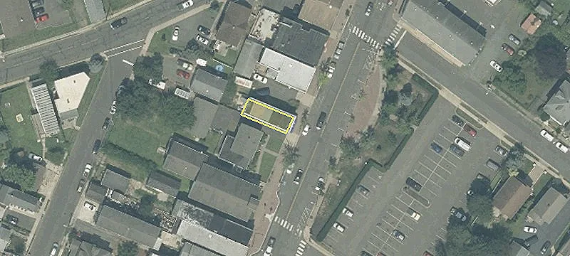 Commercial Building in Busy District