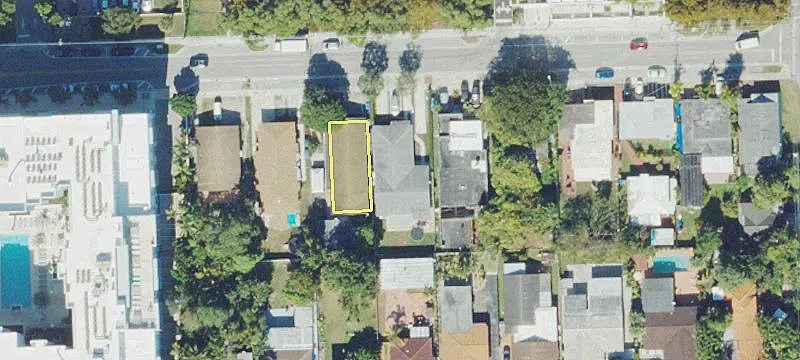 Spacious Duplex Near Miracle Mile