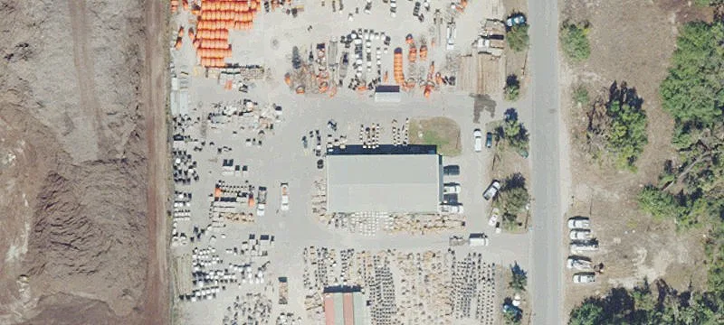 Versatile Office/Warehouse on Large Site