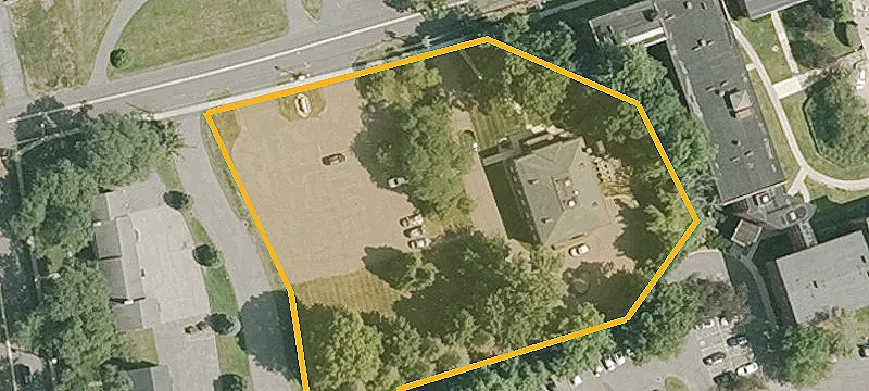Updated Commercial Building For Rent