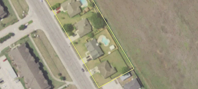 Versatile Commercial Building on Corner Lot