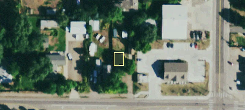 Commercial Building on Large Lot