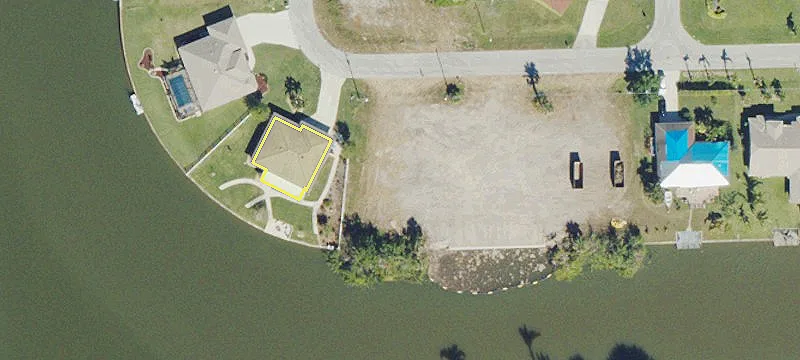 Waterfront Lot in Cape Coral