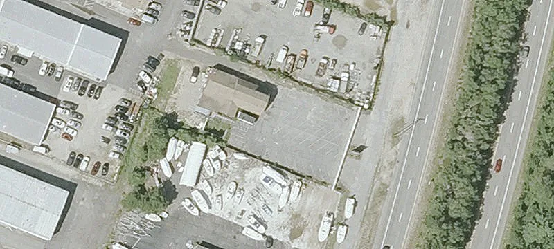 Industrial Building on 1.35 Acres