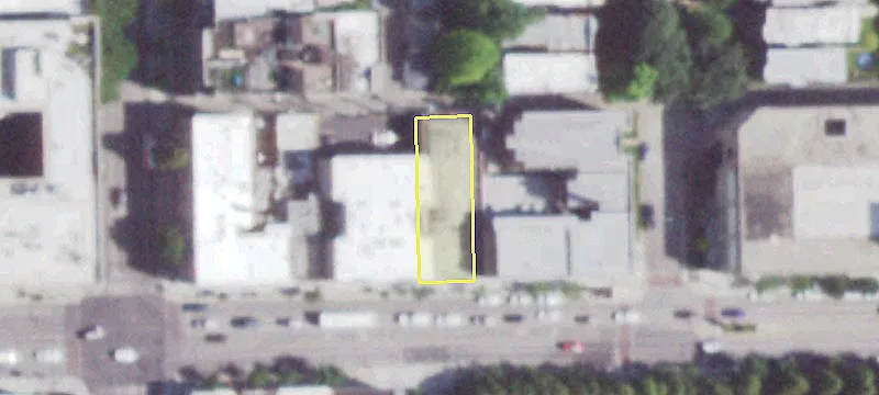 Retail Space on Lawrence Avenue