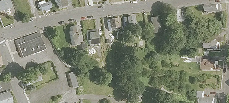 Well-Maintained Apartment in Two-Family Home