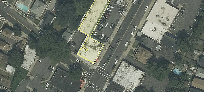 Retail Space in Busy Strip