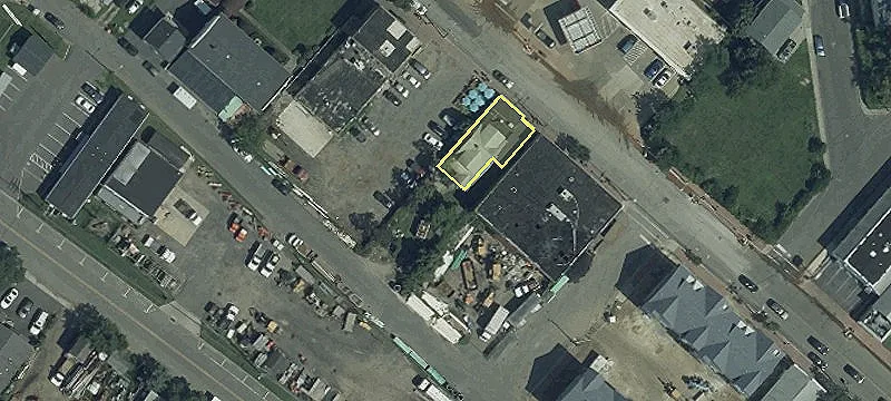 Bay Avenue Retail Space Available
