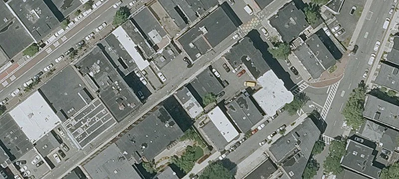 Centrally Located Garage For Lease