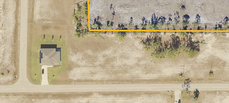Oversized Lot in Growing Cape