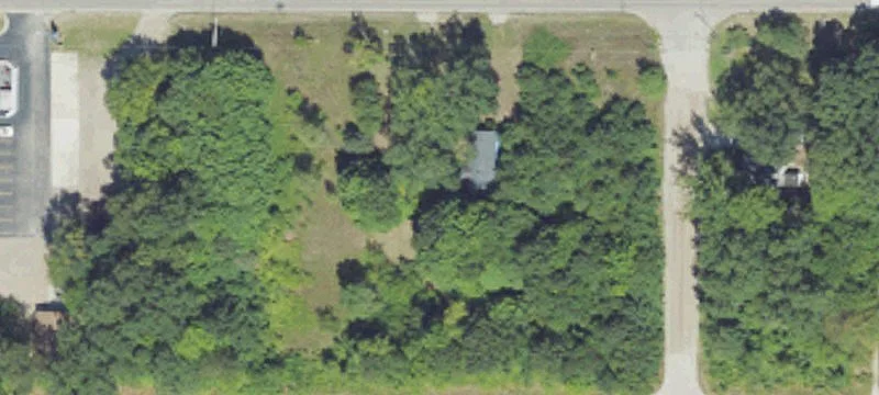 High-Traffic Commercial Lot on Apple