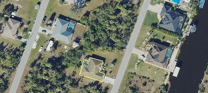 Vacant Lot in Boating Neighborhood