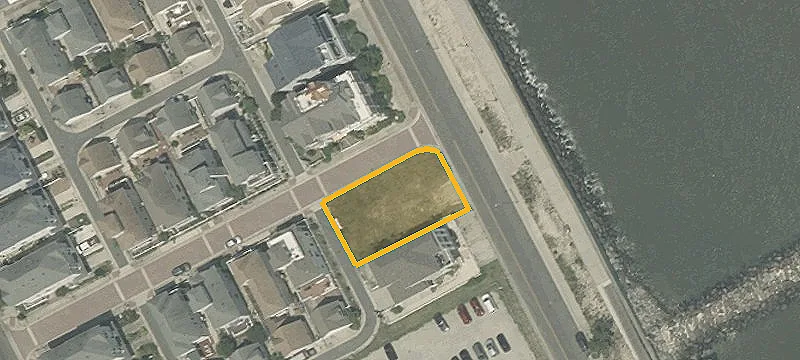 Waterfront Lot in Gardner's Basin