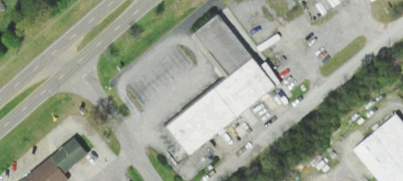 Showroom/Warehouse in Strip Center
