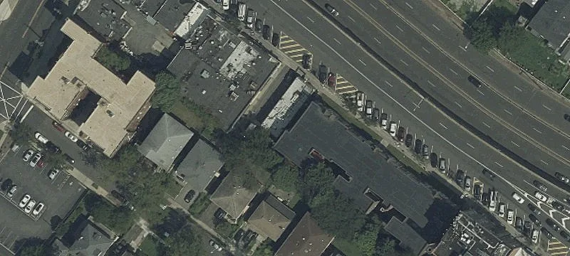 Retail Building on High Traffic
