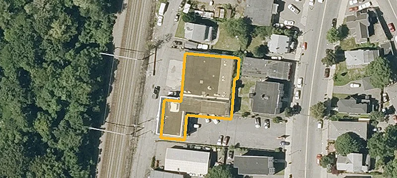 Renovated Automotive Space in Hyde Park