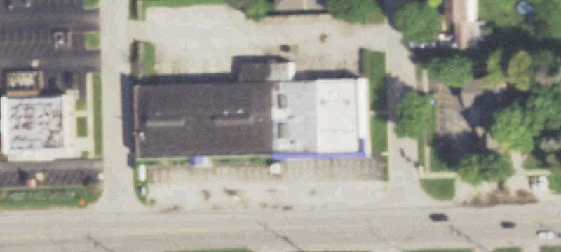 Column-Free Bow Truss Retail Building