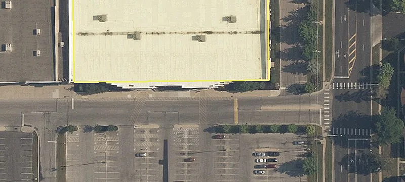 High-Visibility Shopping Center For Rent