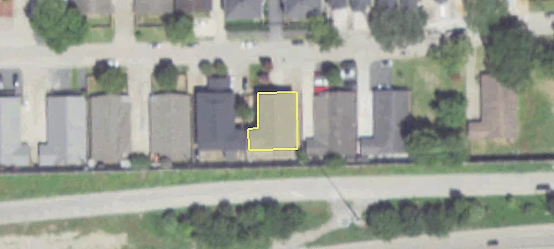 Renovated Triplex Near Galleria