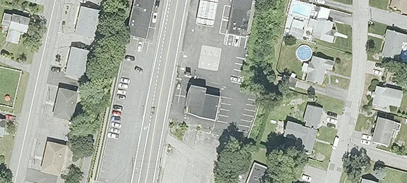 High-Visibility Commercial Building on Oaklawn Avenue