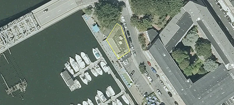 Commercial Condo in Corliss Landing