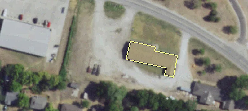 Commercial Building on Large Lot