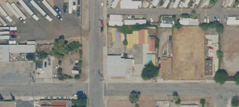 Office/Warehouse with Parking Near Freeways