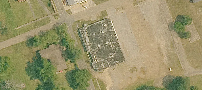 Former Grocery Store on Large Lot