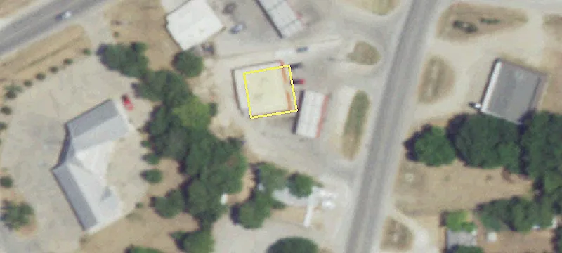 Commercial Building in Growing Area
