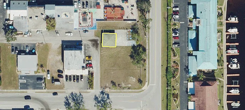 Commercial Land in Cape Coral