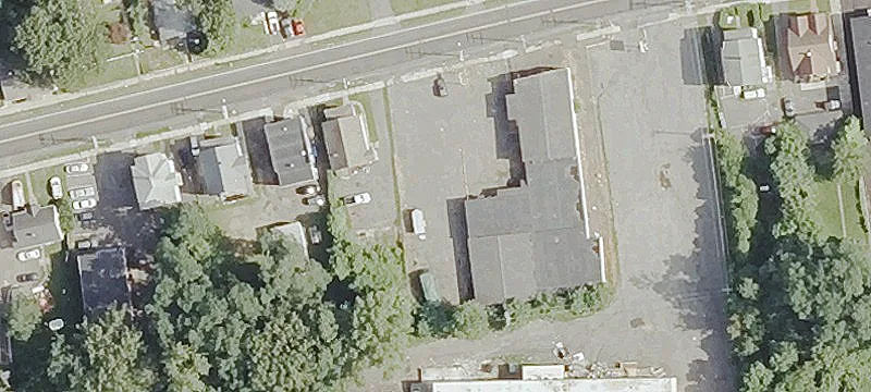 Versatile Commercial Building on High-Traffic Road