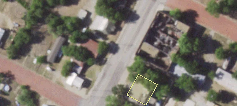 Commercial Building on Large Lot