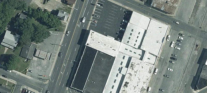 High-Visibility Retail/Warehouse Space Available