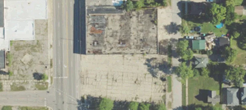 Commercial Building on 1.5 Acres