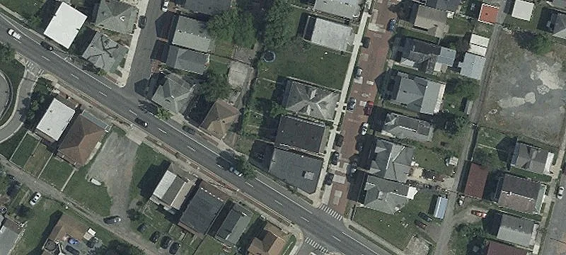 Four-Unit Building Near Amenities