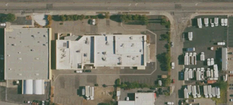Versatile Multi-Tenant Building in Simi