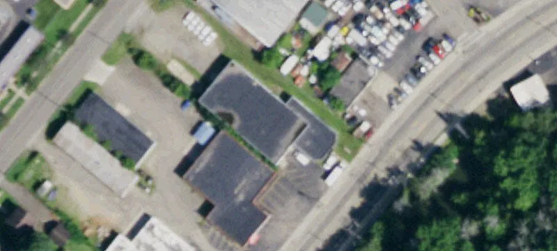 Versatile Garage and Warehouse Space