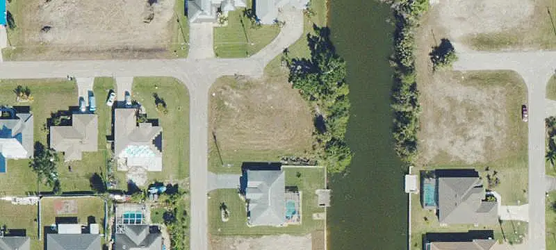 Oversized Navigable Waterfront Lot