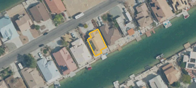 Canal-Front Parcel Ready to Build